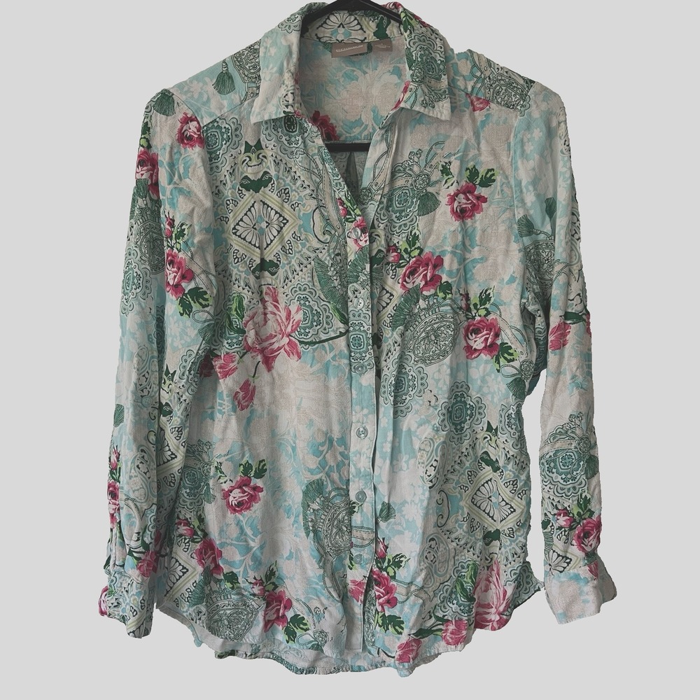 Chicos Sz 1 Medium Top Blouse Roll Tab Pink Roses Aqua Cottage Button Down
